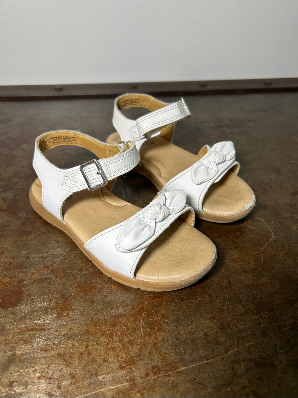 Stride Rite SR Whitney White Leather Bow Sandals for Kids Girl’s Size 10 EUR 26